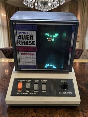 RARE Vintage Original 1984 Tandy Alien Chase Tabletop Game Working